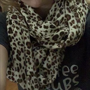 Liz Claiborne Infinity Leopard Scarf
